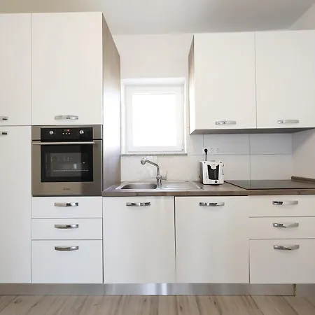 Carmen Deluxe Apartman Vir