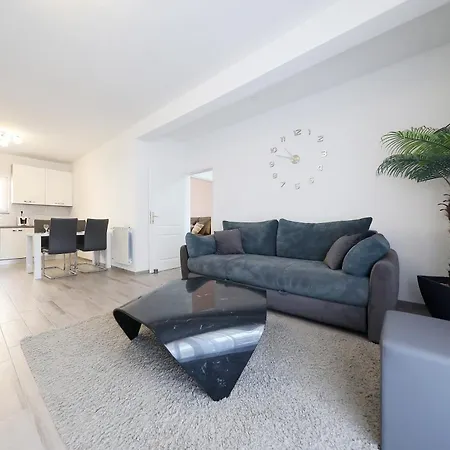 Carmen Deluxe Apartment *